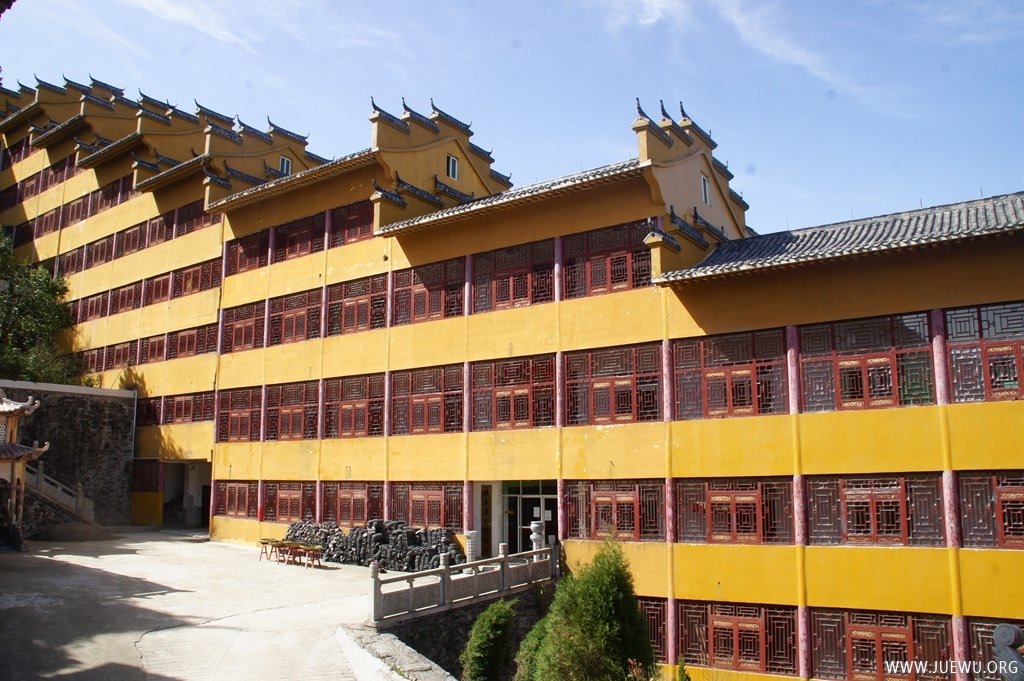 九宫山无量寿禅寺寺院内