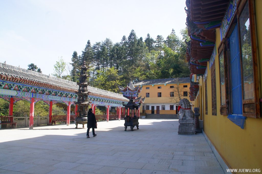九宫山无量寿禅寺寺院内