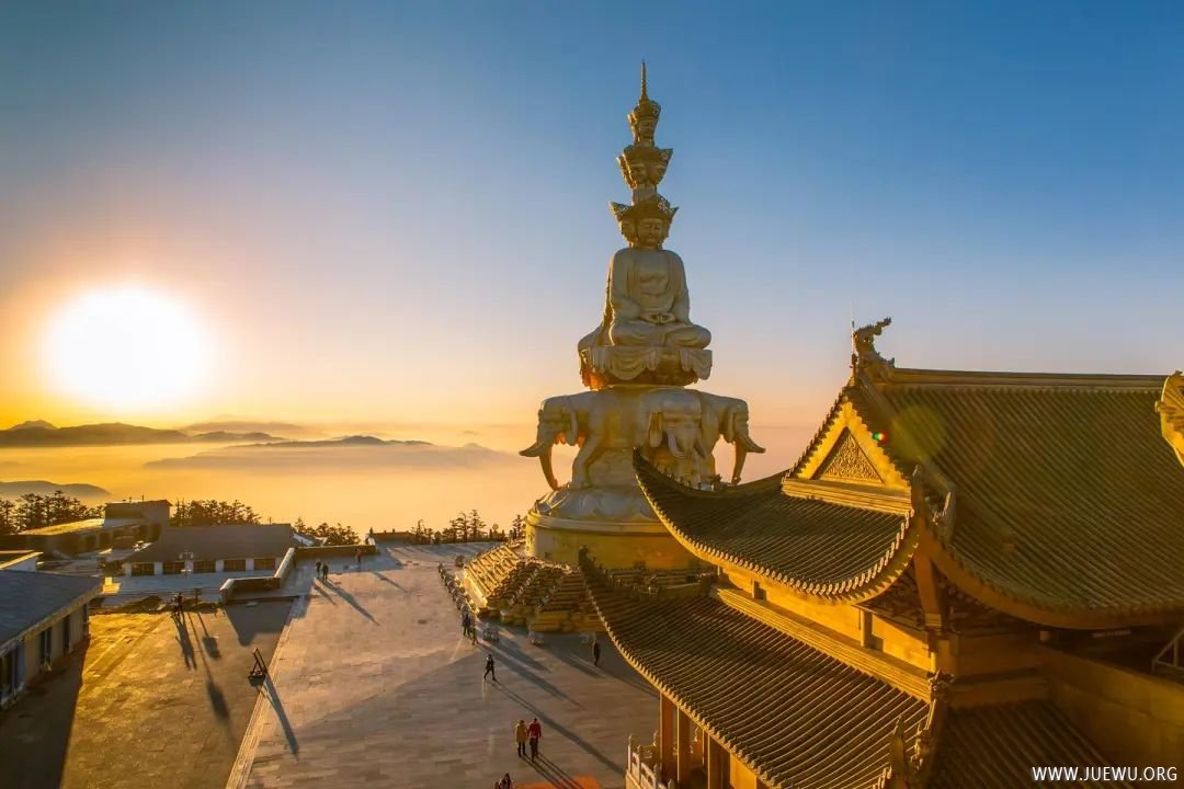 佛教圣境峨眉山金顶美景图